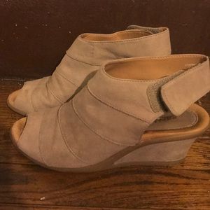 Earth coriander platform sandals stone size 8